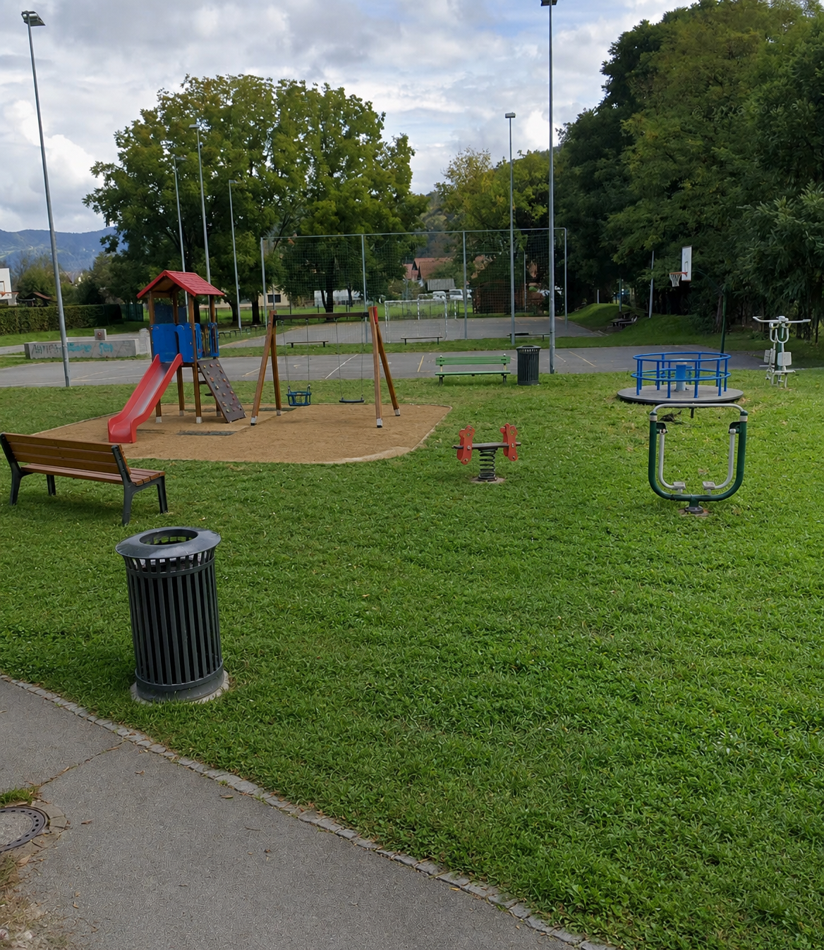 Ureditev otroškega in mladinskega igrišča